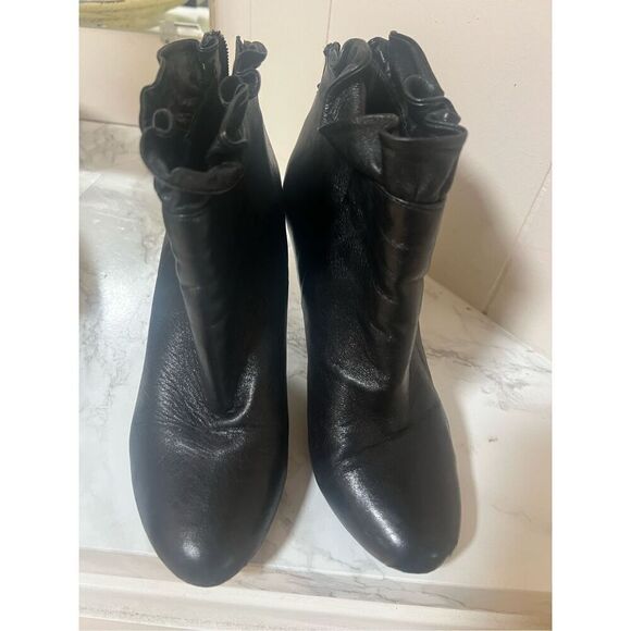 Me Too JUJU Black Leather Ruffle Top Booties 4” Spike Heels Size 7 - Picture 6 of 7